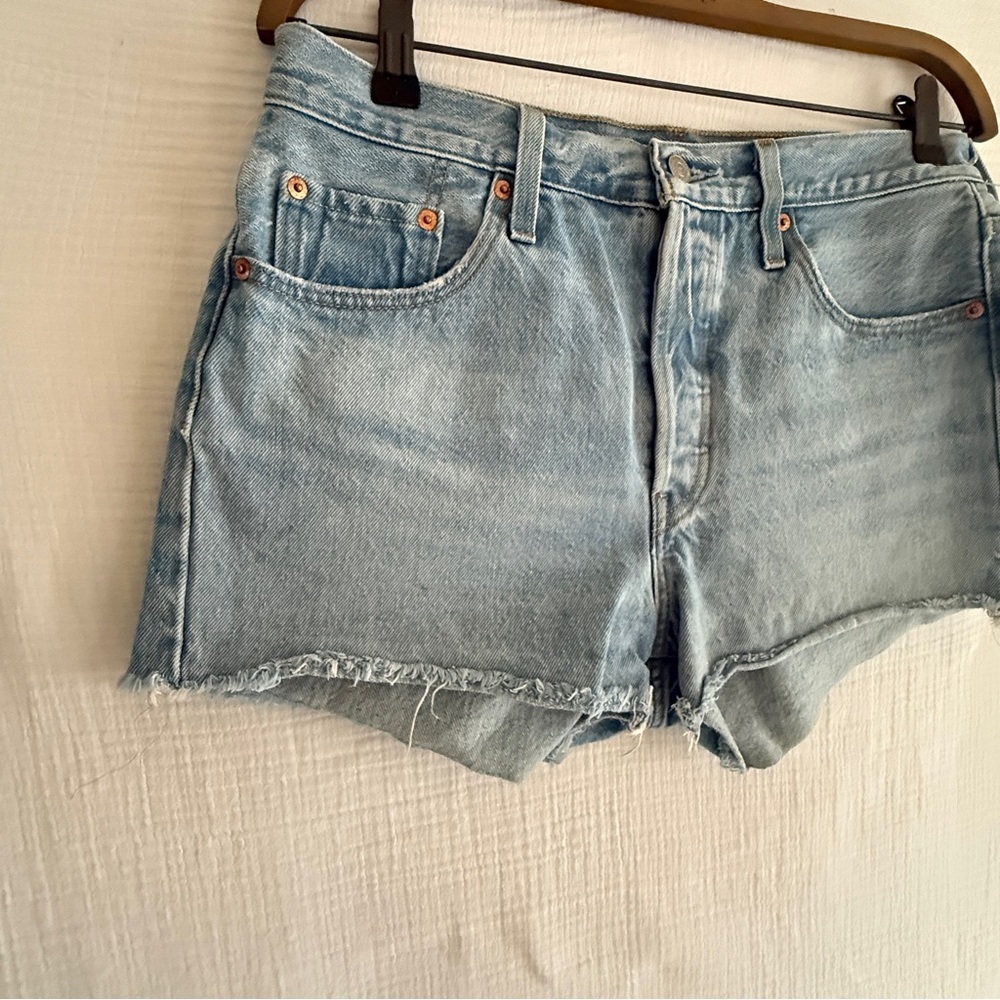 Levi's Classic Originsl Fit 501 Light Wash Denim Cutoff Shorts Women's Size 29 - Picture 5 of 14